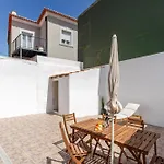 Hostwise - Traditional House With Terrace